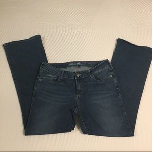 💙 EDDIE BAUER Slightly Curvy Boot Cut Blue Jeans